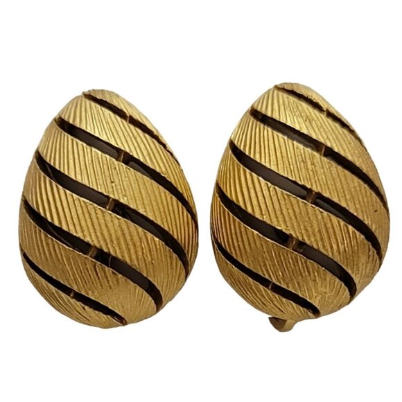 Trifari Crown Over T Gold Tone Egg-Shaped Clip On Earrings, Signed K132 - Picture 9 of 9